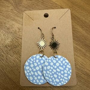 5/ $10 Sunburst‎ Dangle Earrings with Blue and White Pattern